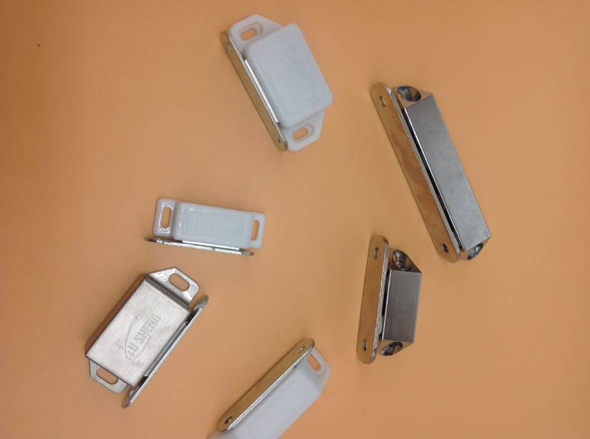 Shuzan magnetic door, stainless steel magnetic wardrobe, cabinet door, strong magnetic force, household and commercial suspended window hardware accessories Application Scenario