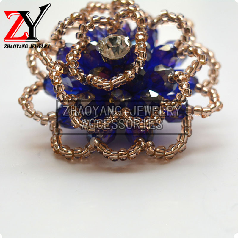 厂家直销 新款手工制作串珠镂空扣子胸花领花服饰配件zy880854
