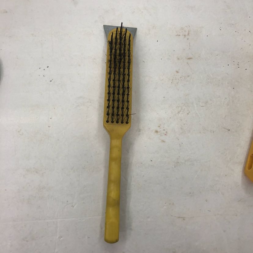 Five finger wire brush, 5 rows, use for cleaning