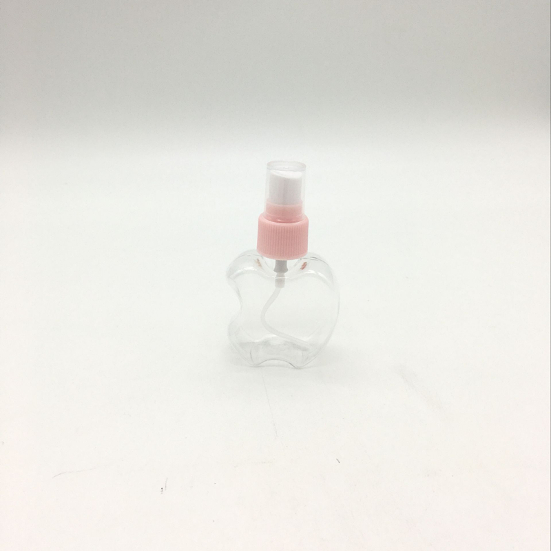 Cute pink bagged spray bottle for travel, portable cosmetic dispensing bottle, portable press spray bottle Application Scenario