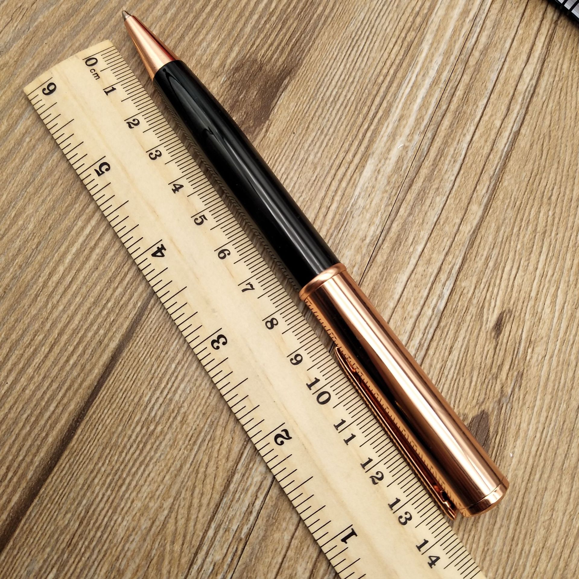 New high-quality rose gold pens, metal ballpoint pens, advertising gift pens, corporate pens, and various advertising and promotional pens Application Scenario