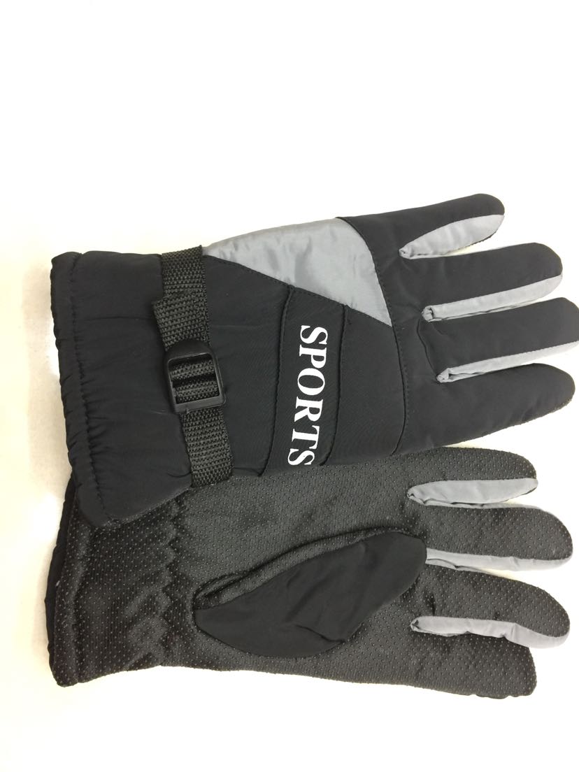 Factory direct sales of winter fashionable and casual thickened fleece warm men's gloves, anti-slip cycling cotton gloves Application Scenario