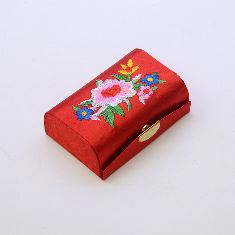 The manufacturer wholesale Chinese style retro embroidered lipstick box printing silk lipstick box single lipstick box jewelry lipstick box