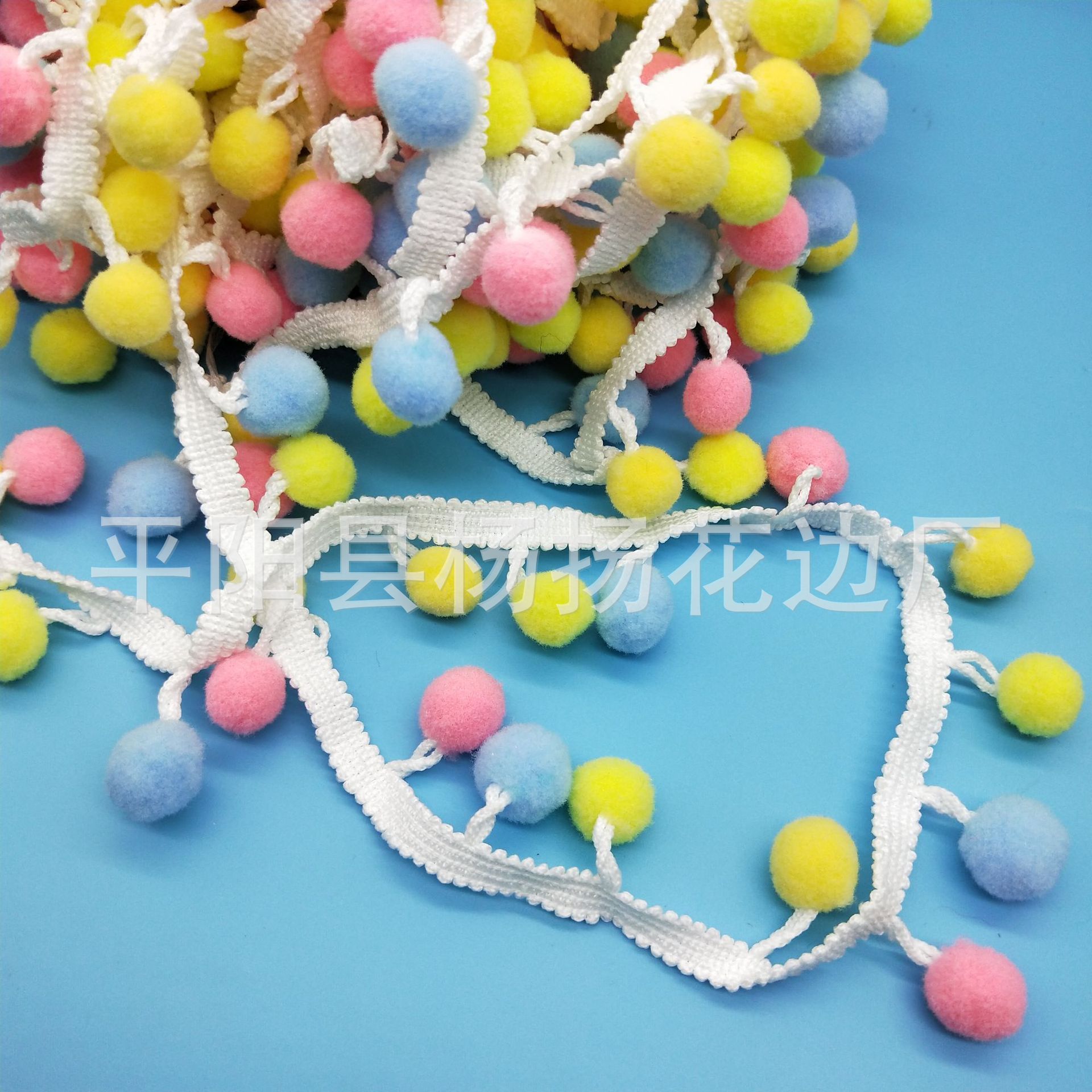 Wholesale of handmade, colorful, four-color pom-poms, lace, pom-poms, candy-colored tassel balls, hats, clothing accessories, DIY Application Scenario
