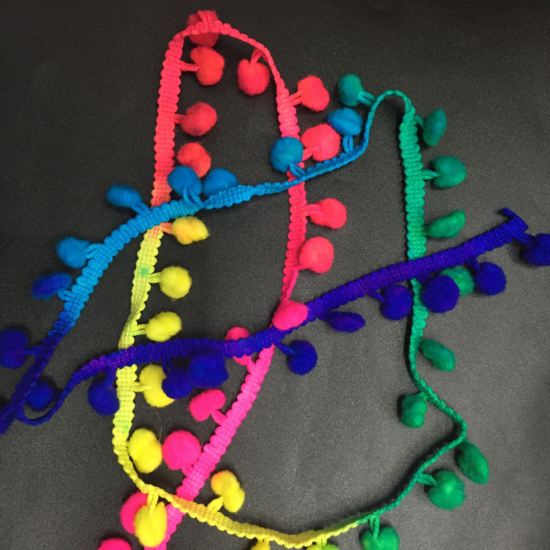 Factory direct sales and wholesale of segment-dyed seven-color gradient wool lace scarf accessories, 1cm. Welcome to order