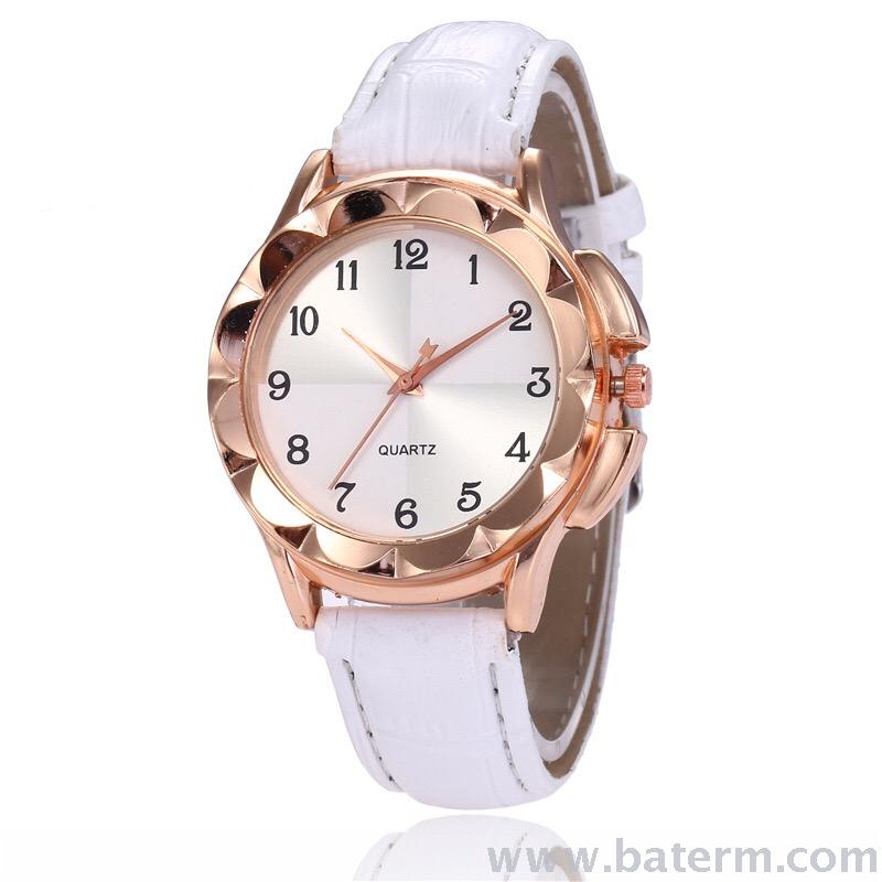 New fashionable and popular round, refreshing 1-12 digital leather strap ladies' quartz watches Application Scenario