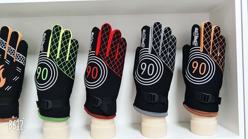 2018 new winter thickened warm men's gloves, anti-slip casual gloves for riding motorcycles and driving Application Scenario
