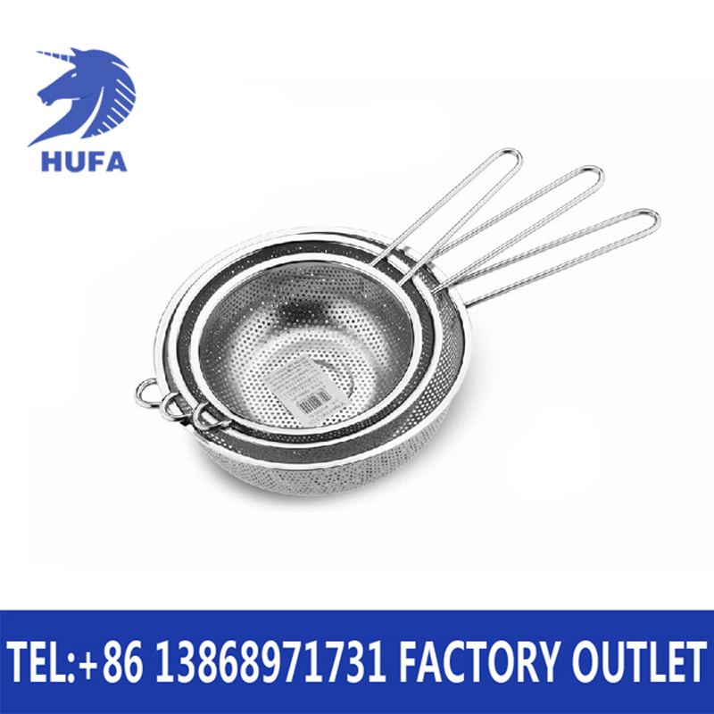 Stainless steel single-handle multi-purpose perforated basket, Korean-style perforated vegetable washing basket, rice washing basket, single-handle draining basket Application Scenario