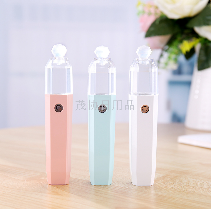 Hydrator The new nano Spray Hydrator mini comes with a hydrating sprayer Cold spray beauty treatment
