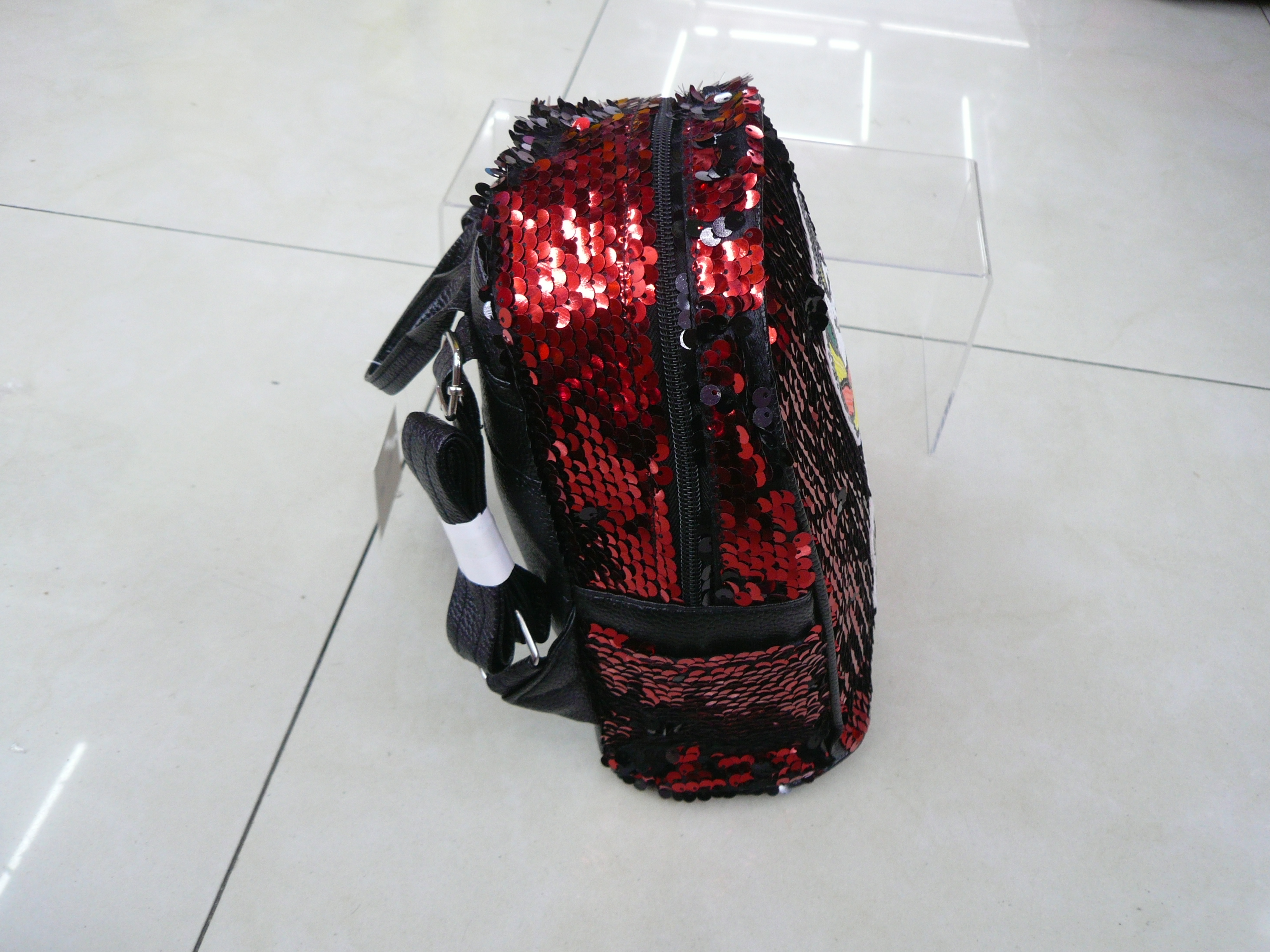 儿童休闲双肩包实物图