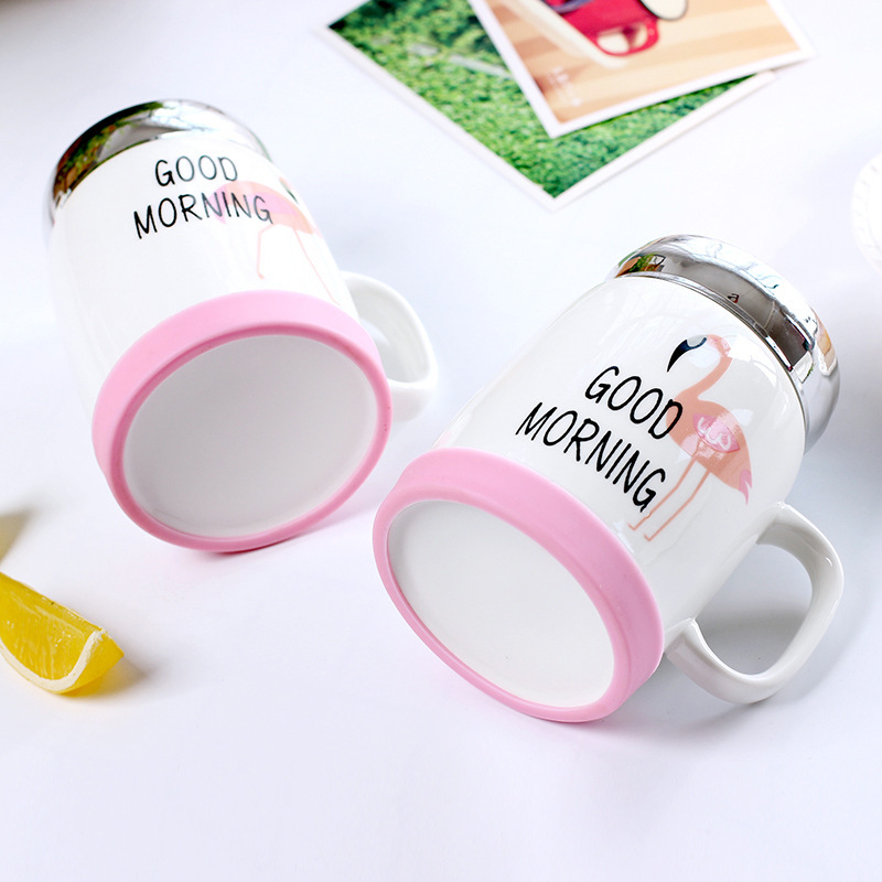 Wholesale of creative large-capacity cartoon mirror ceramic cups, anti-slip water cups with LIDS and handles, office coffee cups Application Scenario