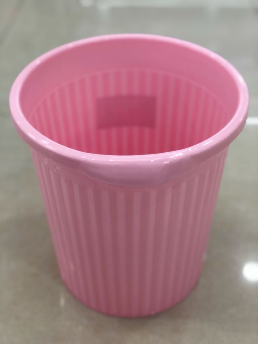 垃圾桶实物图