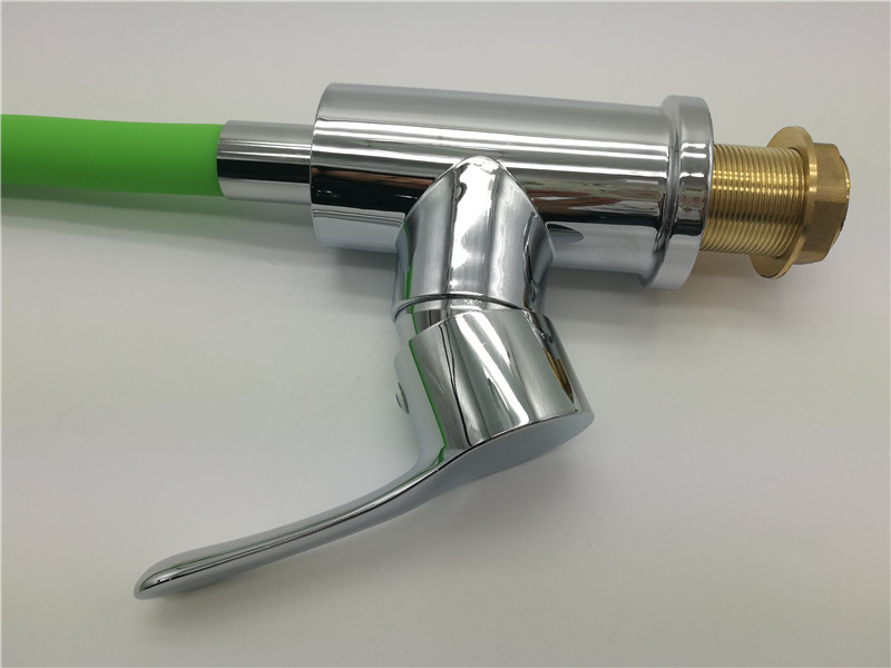 厨用龙头实物图