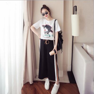 A two-piece set of Korean-style sporty and casual women's T-shirt, short-sleeved student base top and slit wide-leg pants details Picture