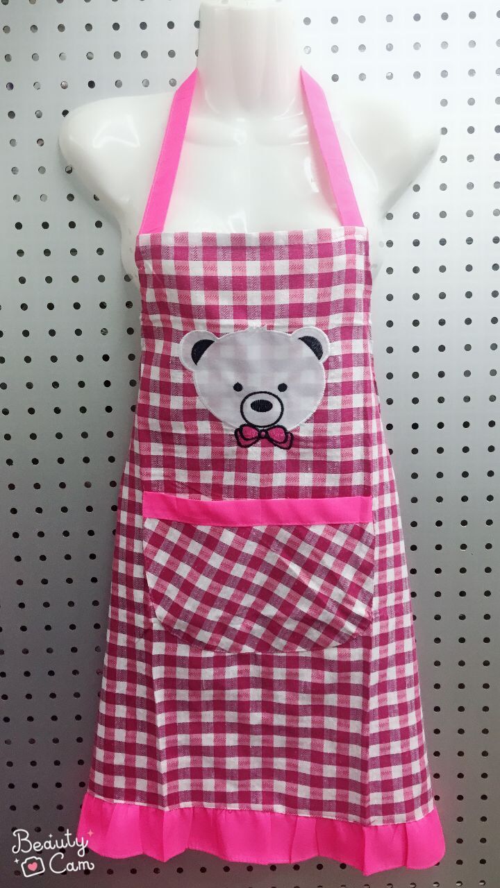 Bear Halter Collar Plaid Apron Anti-Fouling Household Apron Application Scenario