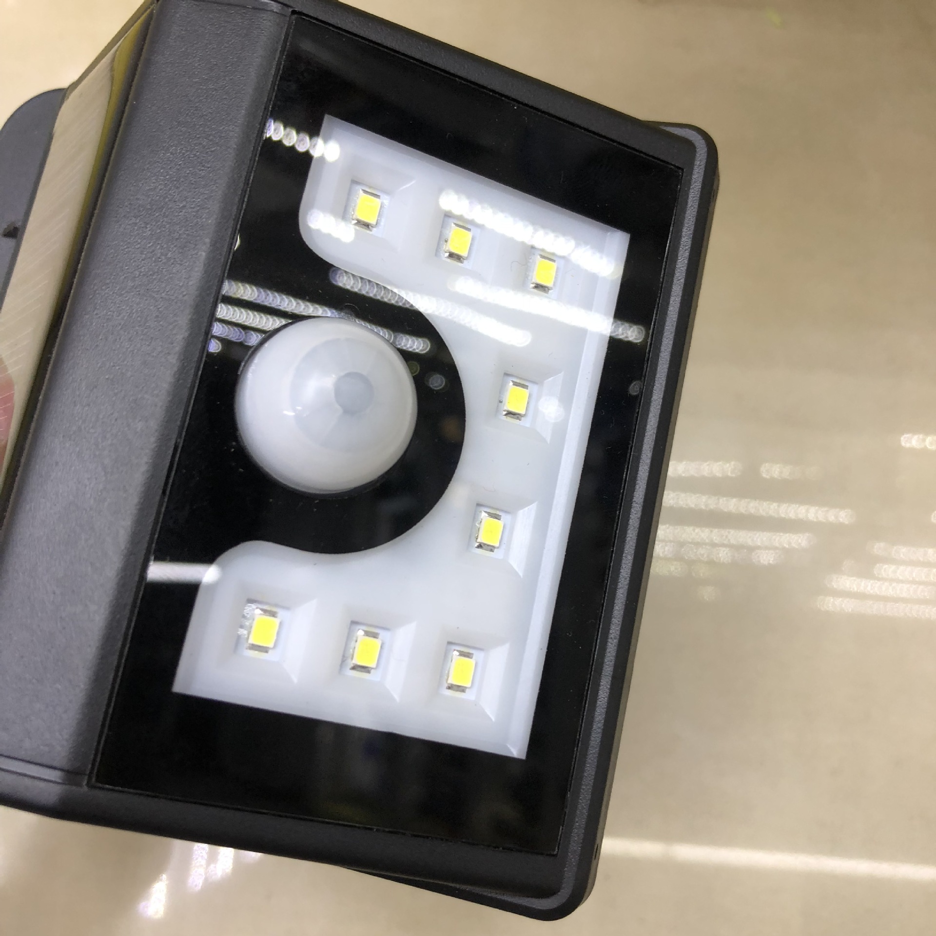 GY007-8LED太阳能感应灯照明灯庭院灯产品图