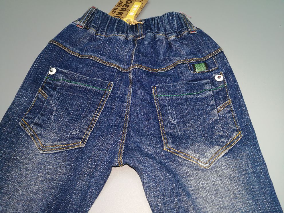 儿童牛仔裤实物图