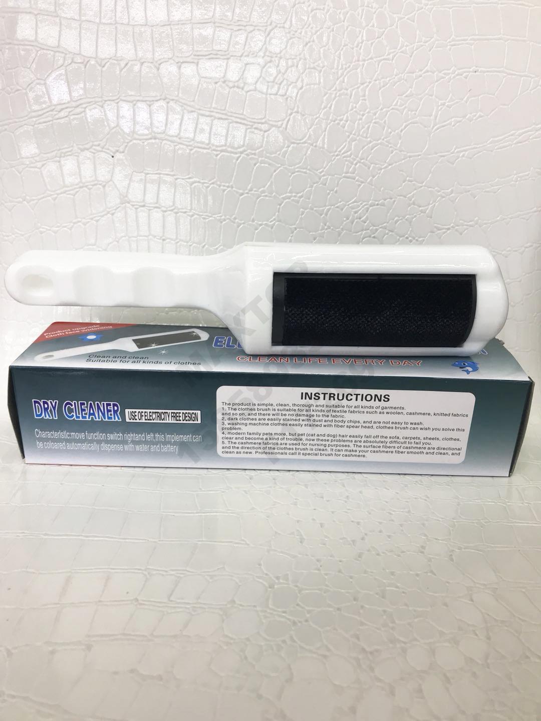 New type of clothing dust removal brush, electrostatic micro dry cleaner, anti-static hair remover Application Scenario