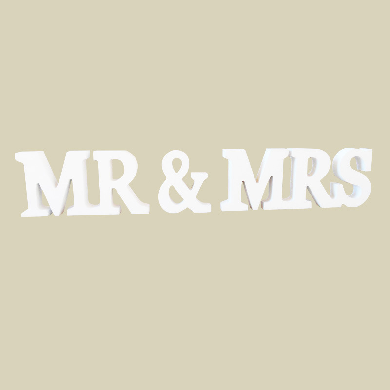 厂家直销热卖爆款大写白色英文字母摆件 MR & MRS 婚礼摆件道具图