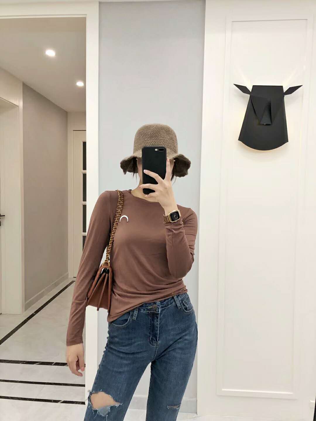 Korean-style versatile and slimming mini moon-embroidered semi-high-neck T-shirt base layer top Application Scenario