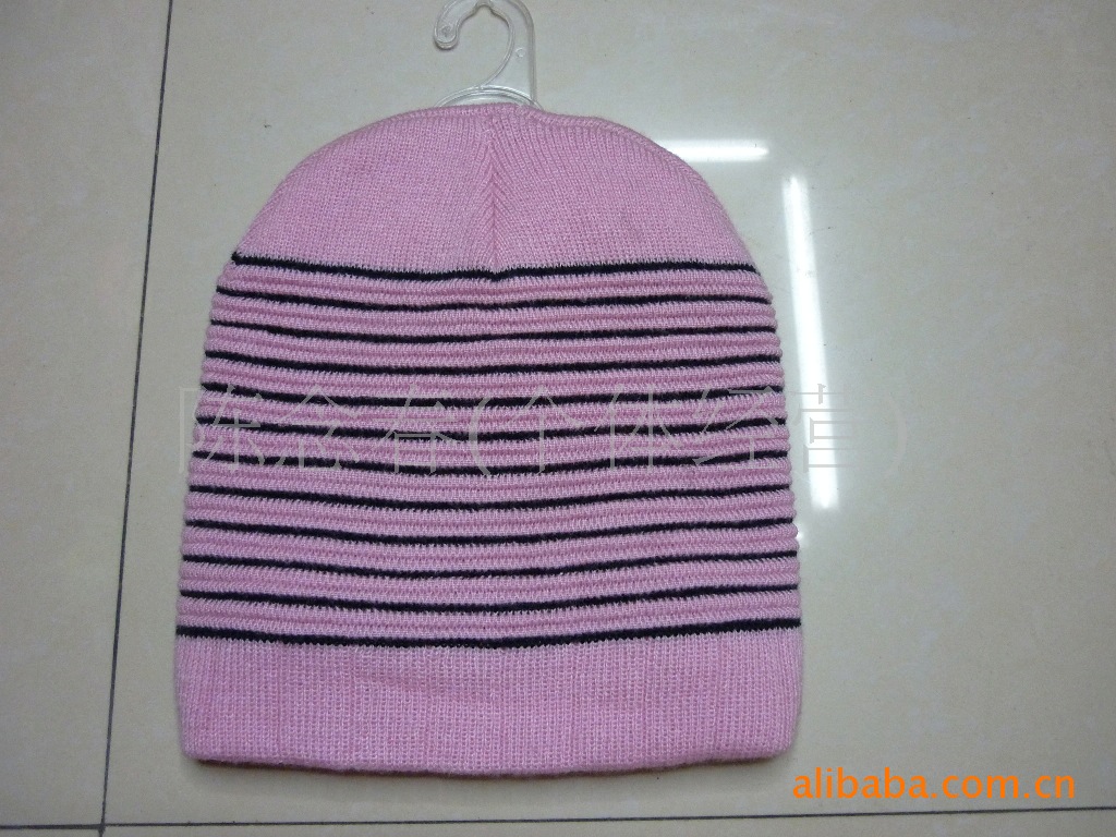 【 Factory Direct Sales 】 Comfortable export of various striped printed knitted caps and ski caps Specification image
