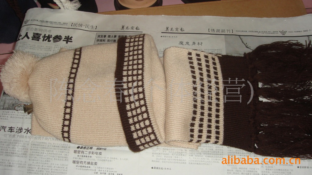 Knitted hat, scarf hat, suit hat, two-piece suit hat, scarf, horizontal bar hat details Picture