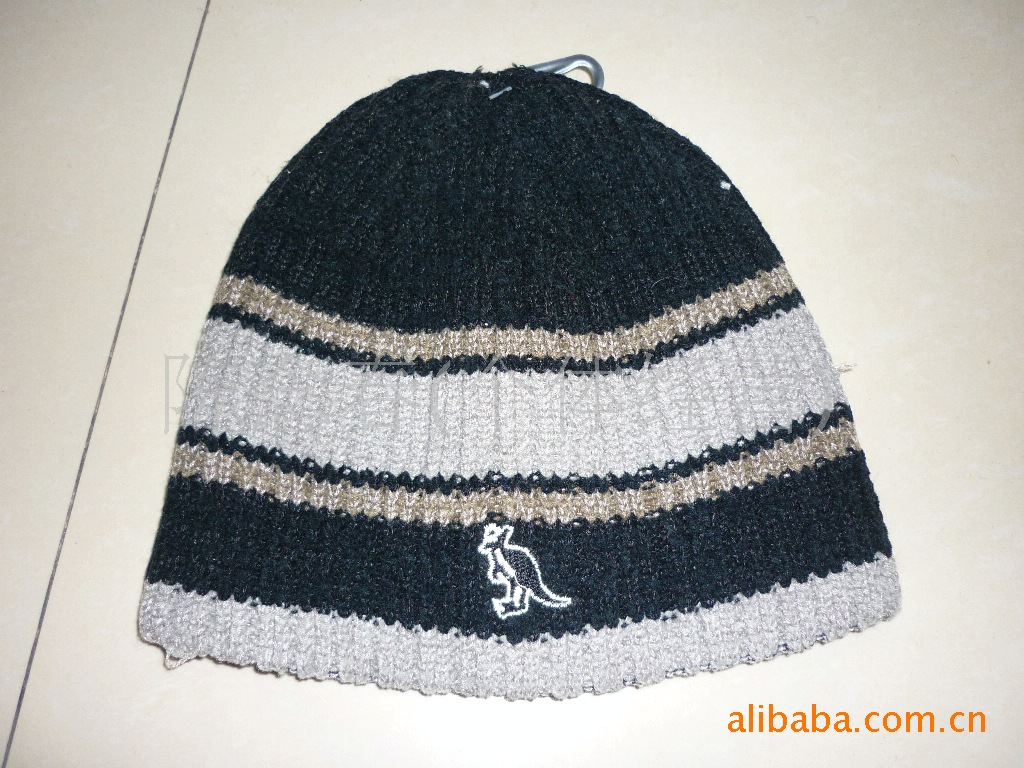 We supply versatile snow caps, striped caps, printed caps, knitted caps and ski caps. details Picture