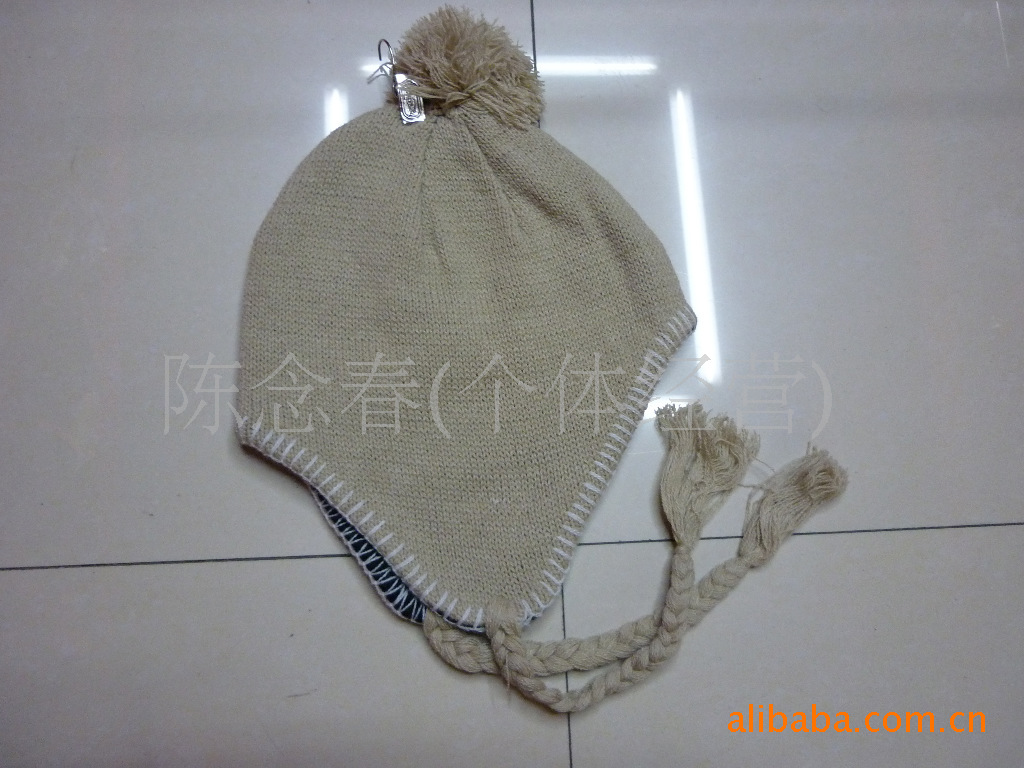We supply fashionable Korean-style multi-color handcrafted adult ear protection caps and knitted caps details Picture