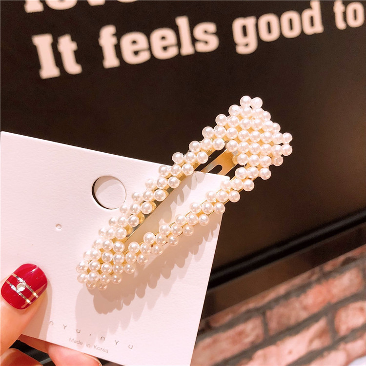 French girl's hair clip, INS retro pearl hair clip, the same style as the Internet celebrity's pearl water drop, versatile BB clip Application Scenario