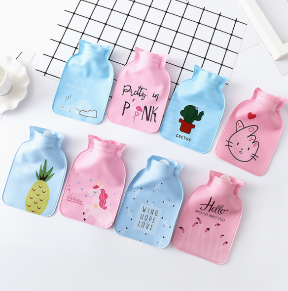 Factory direct sales of cartoon single-layer mini small water-filled hot water bags. Winter cute student hand warmers and hot water bags