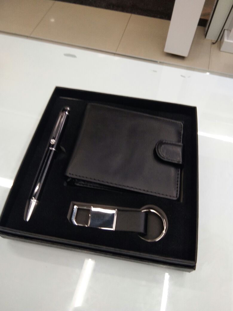 Business gift set, metal pen, wallet, keychain, black and brown, high-end and elegant. details Picture