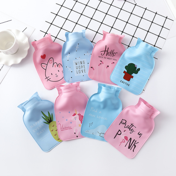 Factory direct sales of cartoon single-layer mini small water-filled hot water bags. Winter cute student hand warmers and hot water bags Application Scenario
