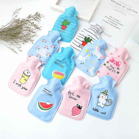 New cute and fresh cartoon hot water bag, winter student hand warmer, mini small water-filled warm handbag, thickened with water filling Application Scenario
