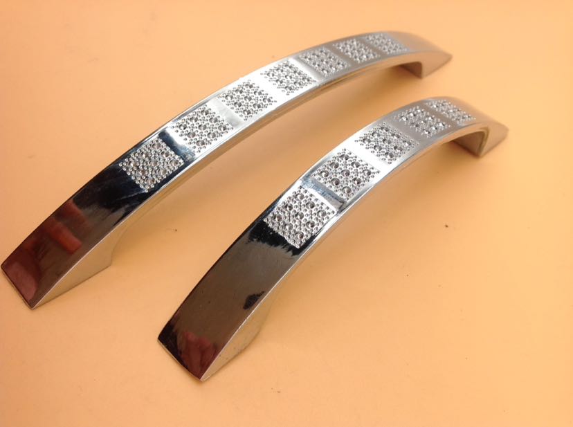 Furniture hardware almirar hangs false drill chrome-colored high-grade handle