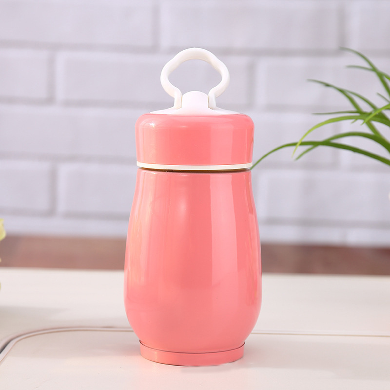 Korean version creative stainless steel penguin insulated cup, handle, mobile phone stand cup, children's portable promotional gift customization Application Scenario
