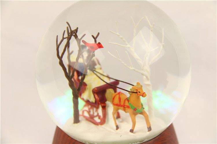 圣诞水晶球马车 摆件雪花飘雪旋转音乐盒厂家出口欧美349产品图