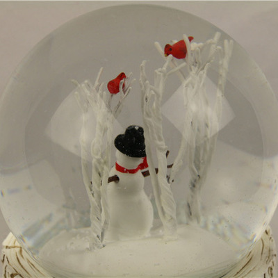 圣诞水晶球雪人红鸟枝头摆件雪花飘旋转音乐盒厂家出口341细节图