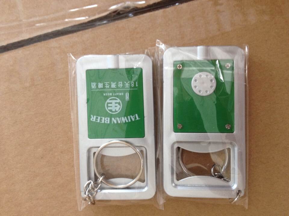 LED light-emitting bottle opener keychain beer bottle opener light Application Scenario