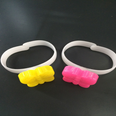 The new popular LED flash hand is a light-emitting flash hand details Picture