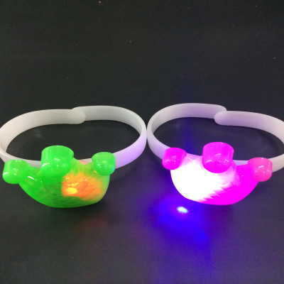 The new popular LED flash hand is a light-emitting flash hand Specification image
