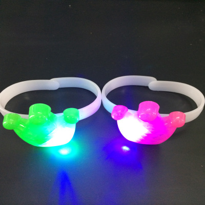 The new popular LED flash hand is a light-emitting flash hand