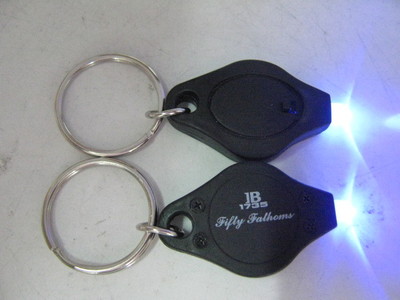 LED diamond-shaped key chain light, illuminated key chain small gift, banknote verification UV purple light, key chain light details Picture