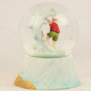 圣诞水晶球冲浪乘风破浪摆件雪花飘雪旋转音乐盒厂家出382产品图