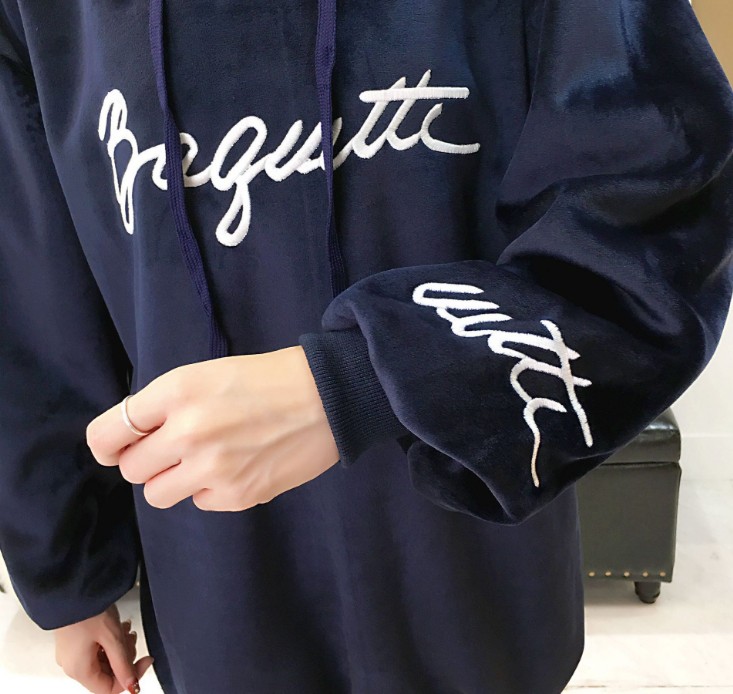 A hooded sweatshirt, a mid-length embroidered letter top, a loose and large-sized base layer for autumn and winter Specification image