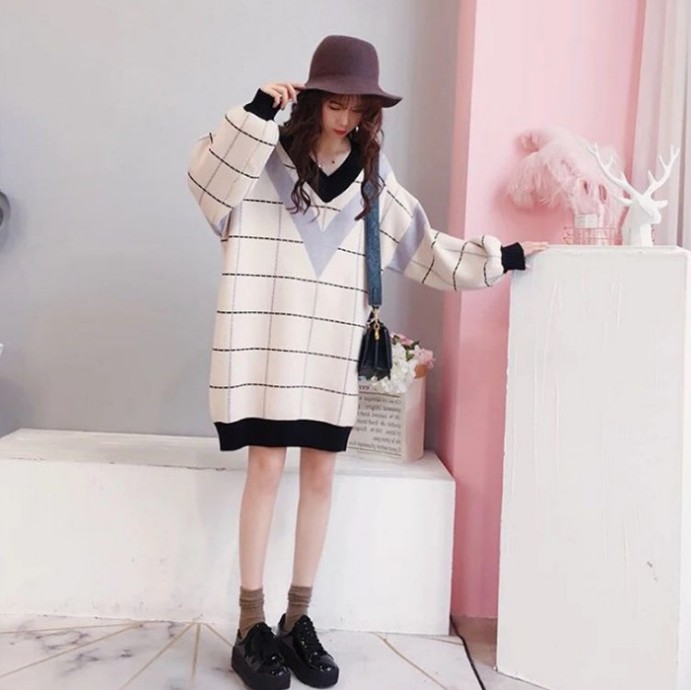 A loose, large-sized V-neck knitted sweater for women, a pullover with a chicken heart collar, a mid-length sweater dress, and a trendy coat Specification image