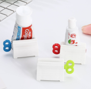 Creative manual toothpaste extruder, home toothpaste extruder, seat type bathroom products, facial cleanser extruder Application Scenario