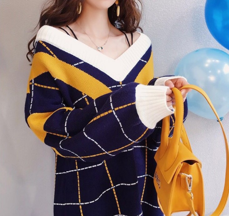 A loose, large-sized V-neck knitted sweater for women, a pullover with a chicken heart collar, a mid-length sweater dress, and a trendy coat Application Scenario