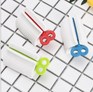 Creative manual toothpaste extruder, home toothpaste extruder, seat type bathroom products, facial cleanser extruder
