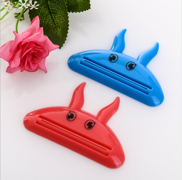Korean version creative and fashionable cartoon manual toothpaste extruder lazy cosmetic facial cleanser extruder details Picture