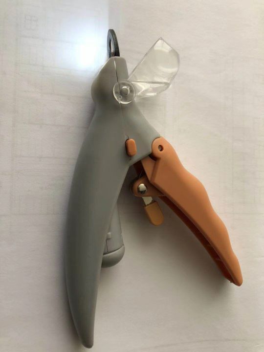 peti care Illuminated Pet nail clippers